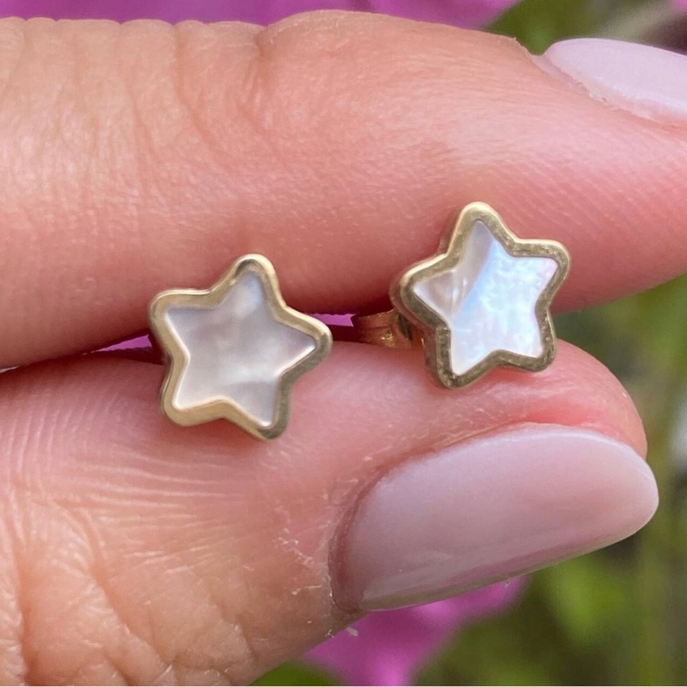 14k Solid Gold Star earrings